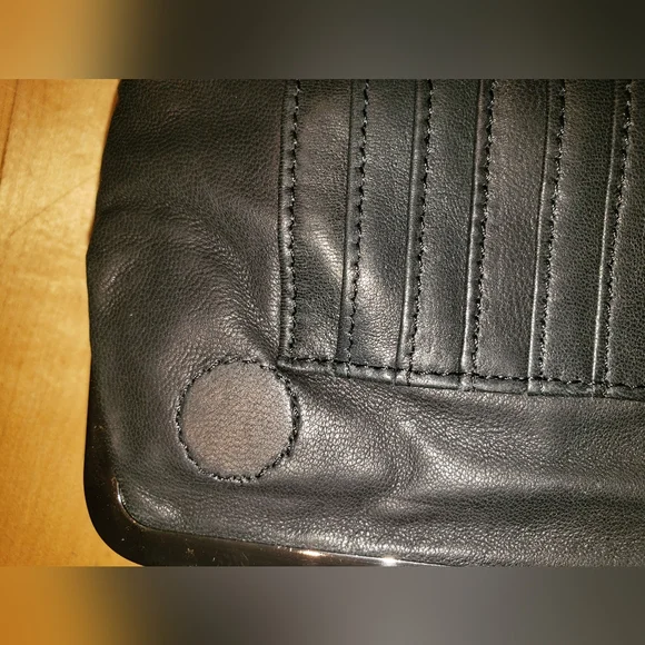 Kenneth Cole Black lambskin Leather Double kiss lock magnet multiple slits purse - Picture 11 of 14